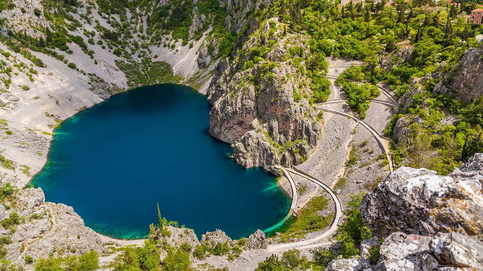 Карстовые озера. Голубое озеро Хорватия котловина. Имотские озера Хорватия. Красное озеро (Хорватия). Карстовые озера Хорватии.